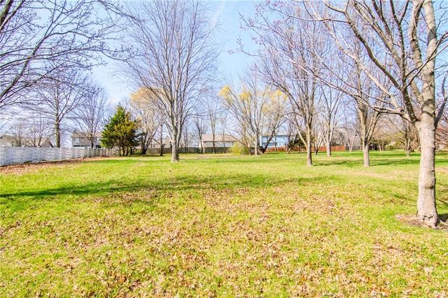 904 Allendale Lake Road, Greenwood, MO 64034