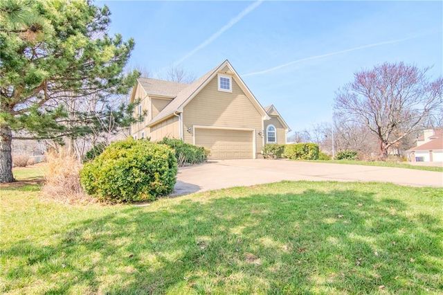 904 Allendale Lake Road, Greenwood, MO 64034