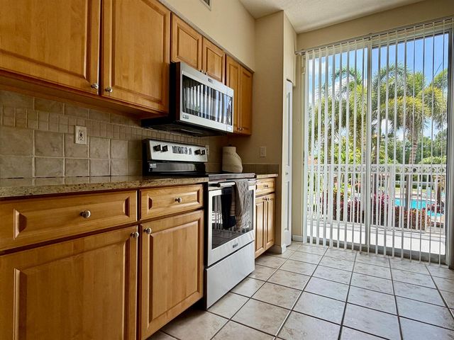 2010 Alta Meadows Lane 209, Delray Beach, FL 33444