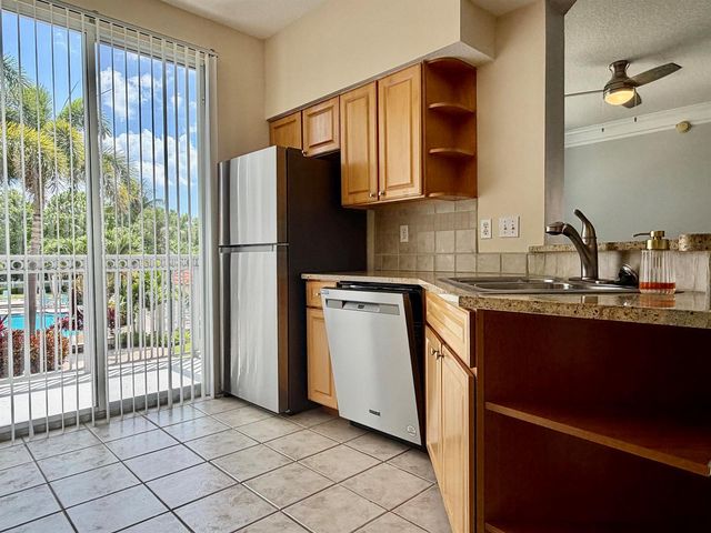 2010 Alta Meadows Lane 209, Delray Beach, FL 33444