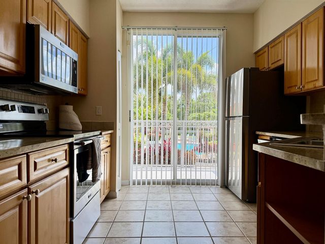 2010 Alta Meadows Lane 209, Delray Beach, FL 33444