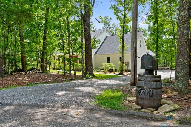 4700 Creek Point Lane, Signal Mountain, TN 37377