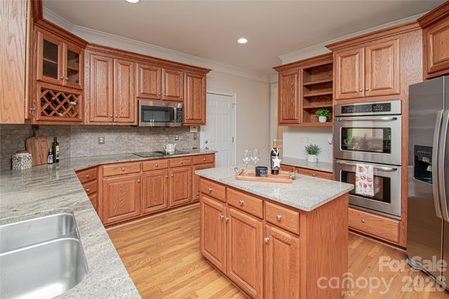 1015 Estate Lane, Matthews, NC 28104