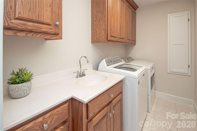 1015 Estate Lane, Matthews, NC 28104
