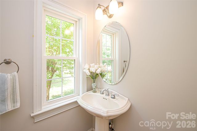 1015 Estate Lane, Matthews, NC 28104