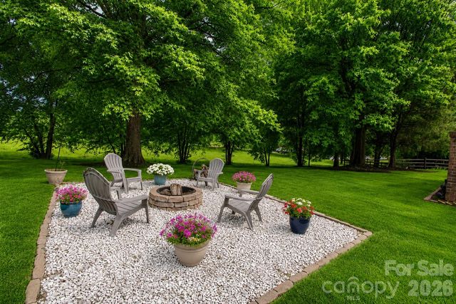 1015 Estate Lane, Matthews, NC 28104