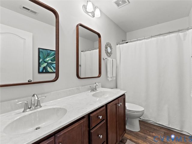 5661 Rohan Pl, Moseley, VA 23120
