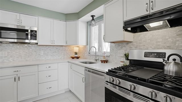 422 Wimer Dr, Ross Twp, PA 15237