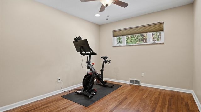 422 Wimer Dr, Ross Twp, PA 15237