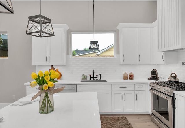 407 Sikes Street, Houston, TX 77018