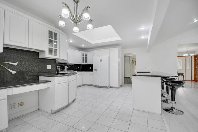 14650 Lamon Avenue, Midlothian, IL 60445