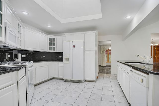 14650 Lamon Avenue, Midlothian, IL 60445