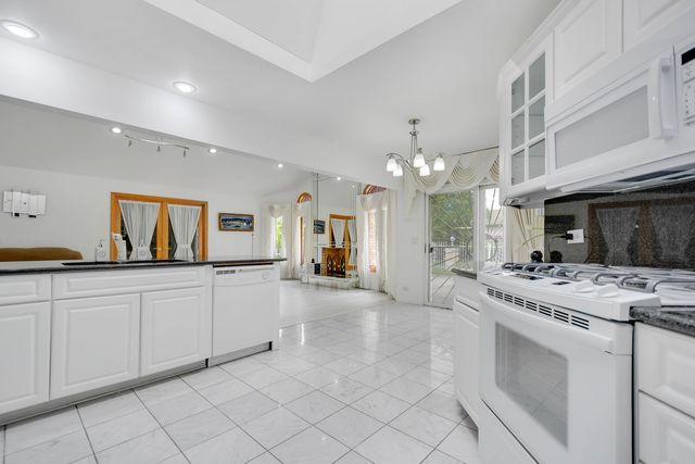 14650 Lamon Avenue, Midlothian, IL 60445