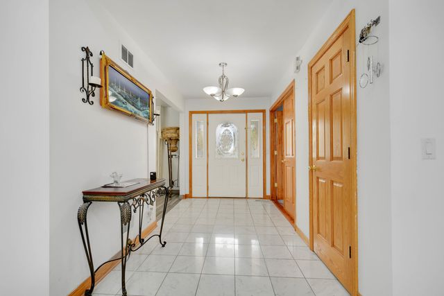 14650 Lamon Avenue, Midlothian, IL 60445
