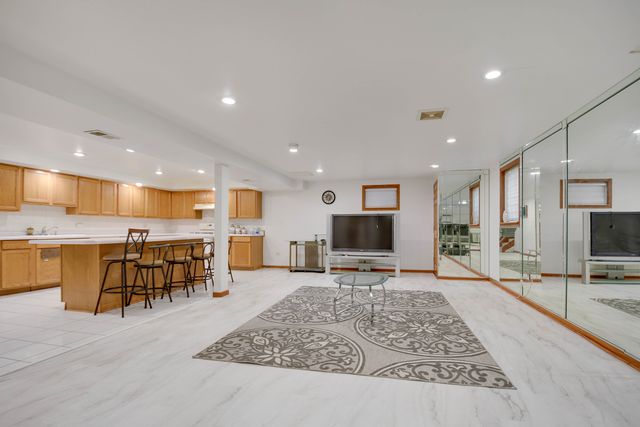 14650 Lamon Avenue, Midlothian, IL 60445
