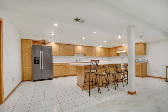 14650 Lamon Avenue, Midlothian, IL 60445