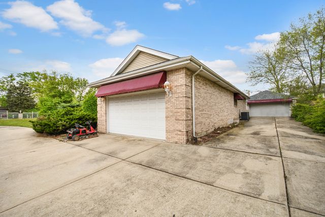 14650 Lamon Avenue, Midlothian, IL 60445