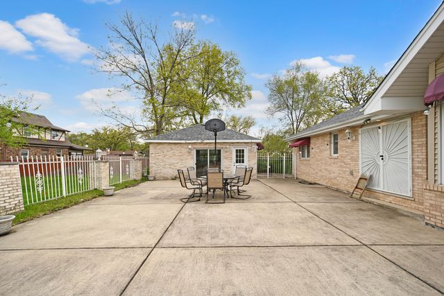 14650 Lamon Avenue, Midlothian, IL 60445