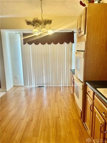 1008 Meadowsweet Drive, Englewood, OH 45315