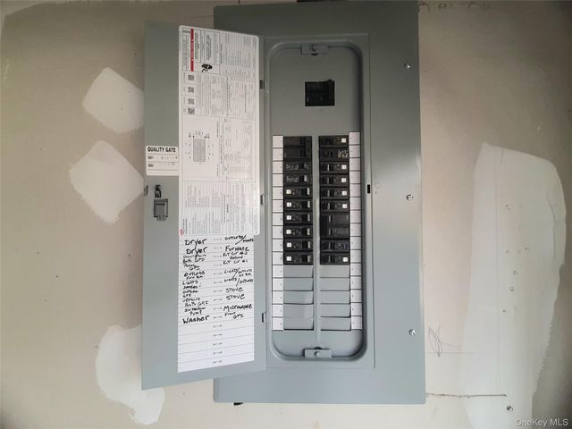 38 Pine Woods Road, Hyde Park, NY 12538