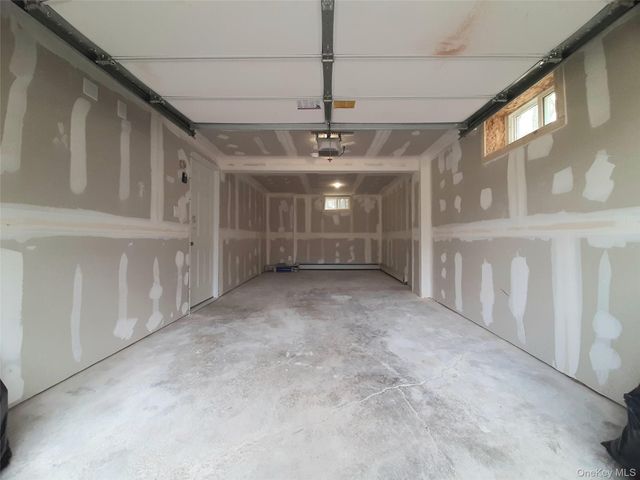 38 Pine Woods Road, Hyde Park, NY 12538