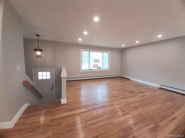 38 Pine Woods Road, Hyde Park, NY 12538