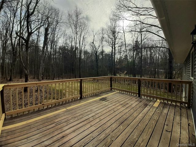 38 Pine Woods Road, Hyde Park, NY 12538