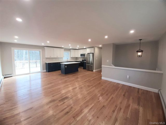 38 Pine Woods Road, Hyde Park, NY 12538