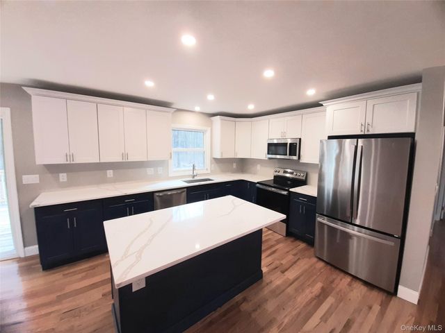 38 Pine Woods Road, Hyde Park, NY 12538