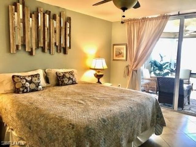 6585 Nicholas BLVD 1001, Naples, FL 34108