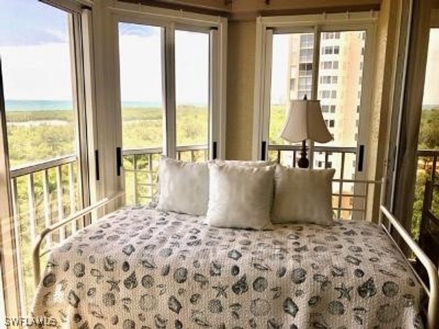6585 Nicholas BLVD 1001, Naples, FL 34108