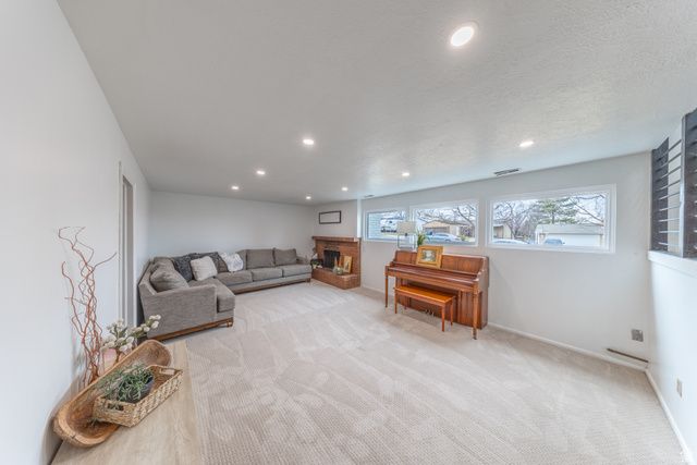 5492 S 825 E, South Ogden, UT 84405