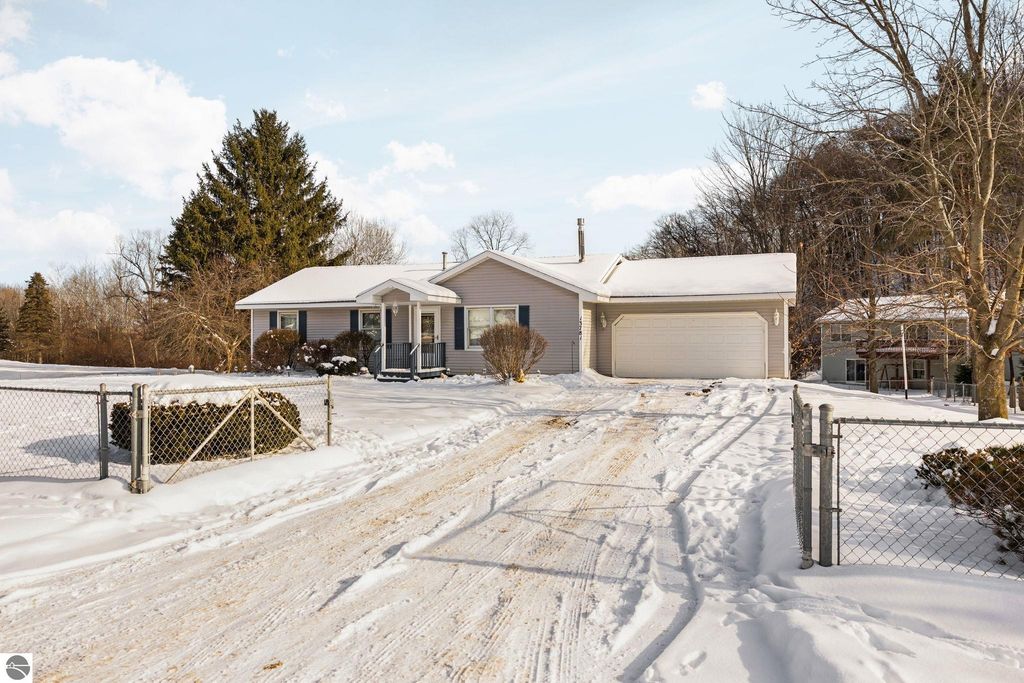 Image 30 of property listing at 13781 Bayview Drive, Traverse City, MI 49684