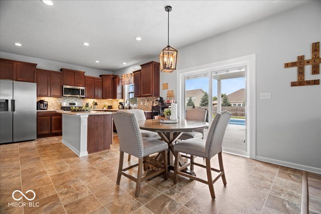 8198 Kilborn Way, Avon, IN 46123
