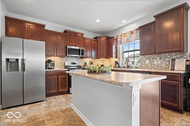 8198 Kilborn Way, Avon, IN 46123