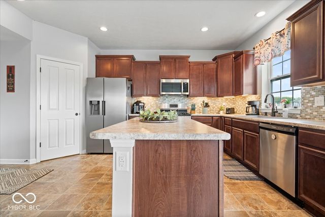 8198 Kilborn Way, Avon, IN 46123