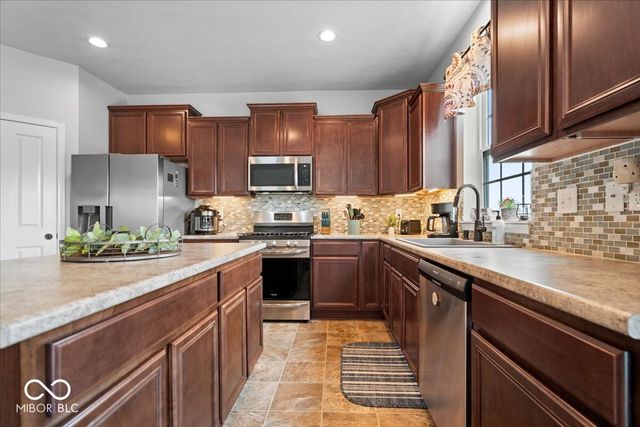 8198 Kilborn Way, Avon, IN 46123