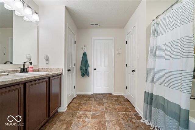 8198 Kilborn Way, Avon, IN 46123