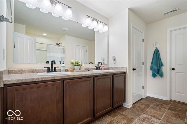 8198 Kilborn Way, Avon, IN 46123