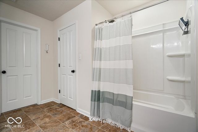 8198 Kilborn Way, Avon, IN 46123