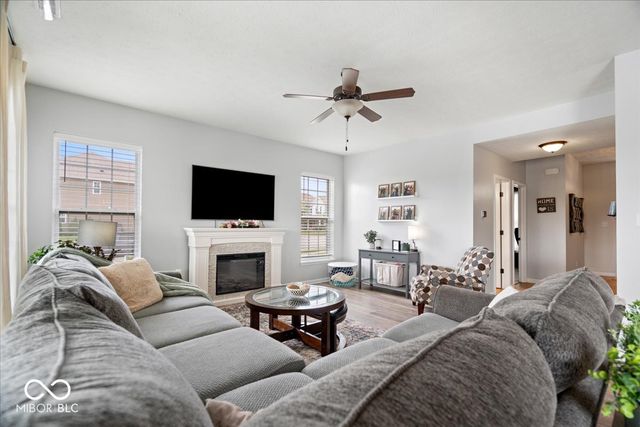 8198 Kilborn Way, Avon, IN 46123
