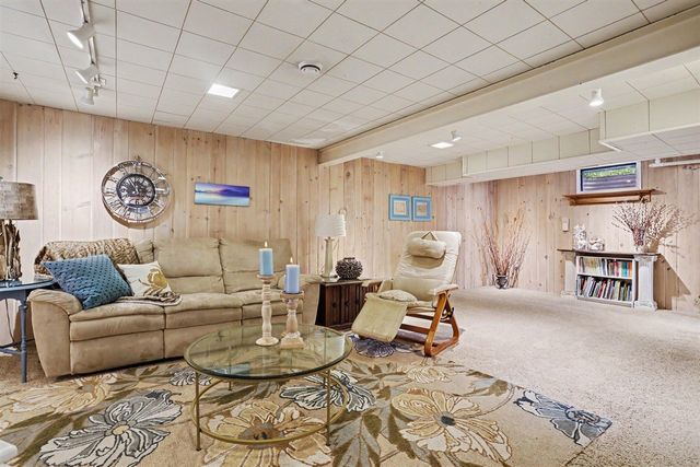1029 Dobbin Drive, Kalamazoo, MI 49006