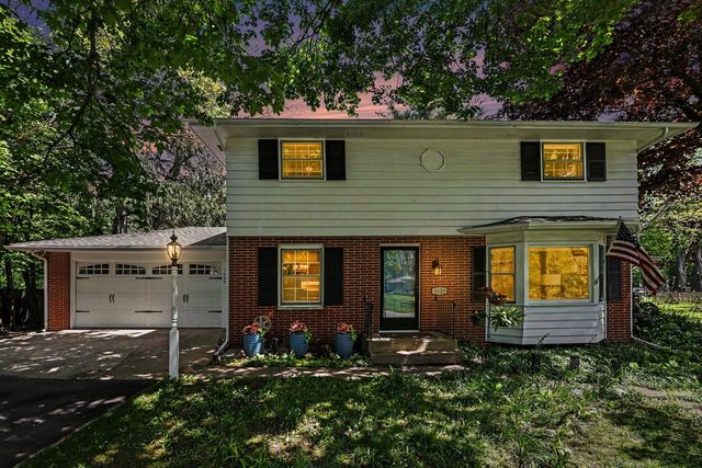 1029 Dobbin Drive, Kalamazoo, MI 49006