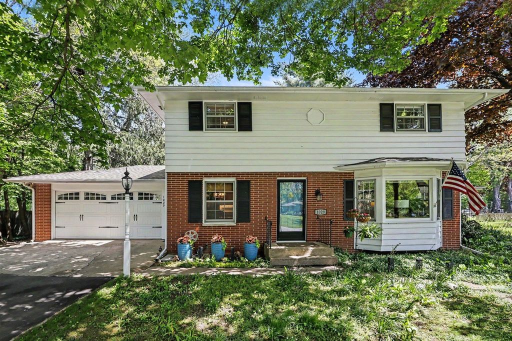 1029 Dobbin Drive, Kalamazoo, MI 49006