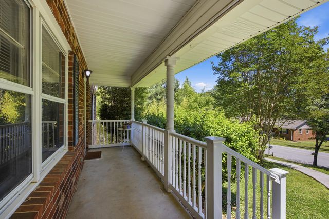1311 Brockton Drive, Signal Mountain, TN 37377