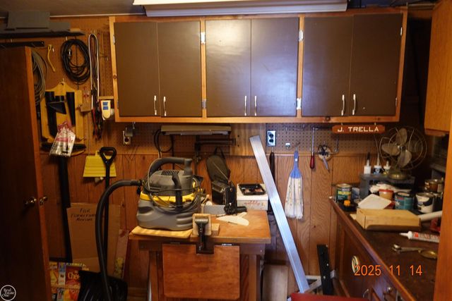 28413 RUEHLE Street, St Clair Shores, MI 48081