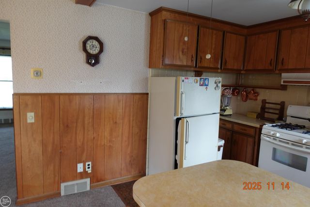 28413 RUEHLE Street, St Clair Shores, MI 48081