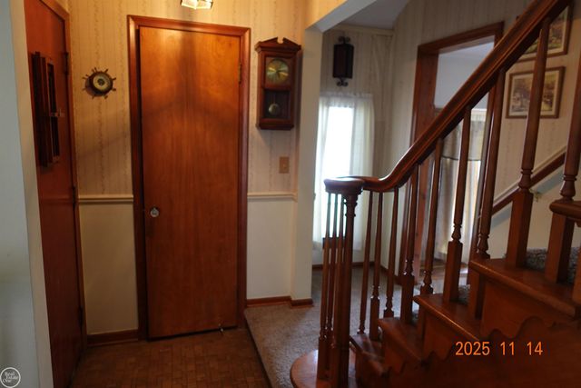 28413 RUEHLE Street, St Clair Shores, MI 48081