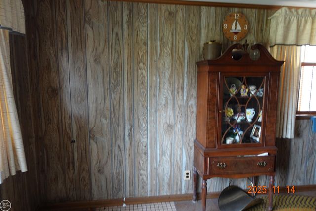 28413 RUEHLE Street, St Clair Shores, MI 48081