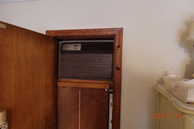 28413 RUEHLE Street, St Clair Shores, MI 48081